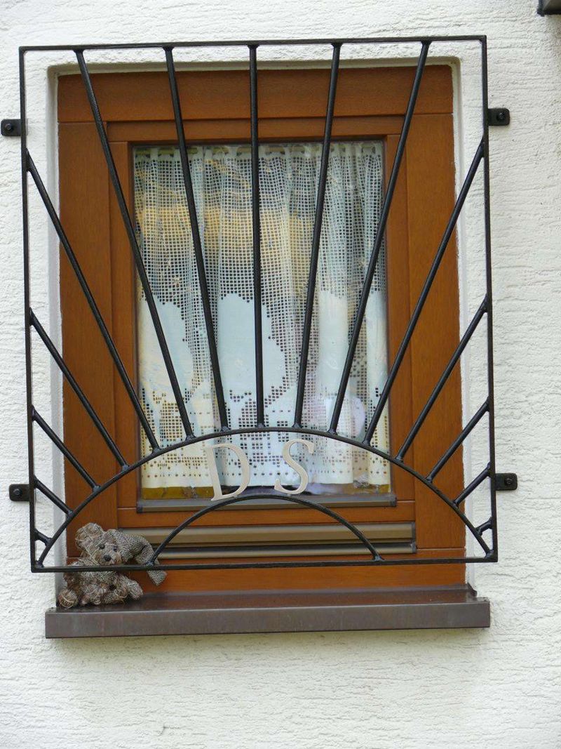 Fenstergitter mit fächerförmigem Muster