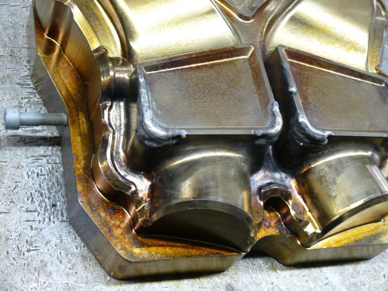 Reparaturschweißung an einem Aluminium-Frästeil, Nahaufnahme