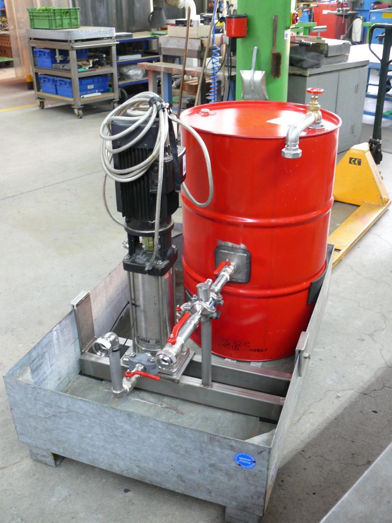 Pumpenanlage mit Auffangwanne, gebaut nach Lastenheft